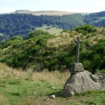 croix vers Marsol_au fond la butte de Brion